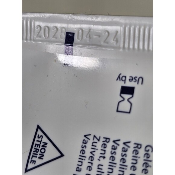 Covidien Vaseline Pure Ultra White Petroleum Jelly 3.25 Oz Pack of 2 - Picture 7 of 7